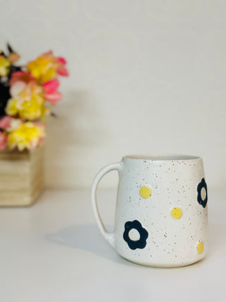 Flower mug with yellow dots