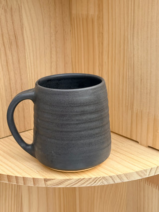 18oz mug in Charcoal