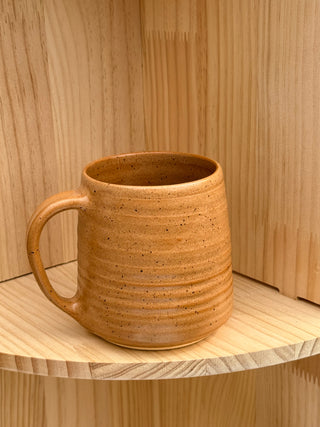 18oz mug in Caramel