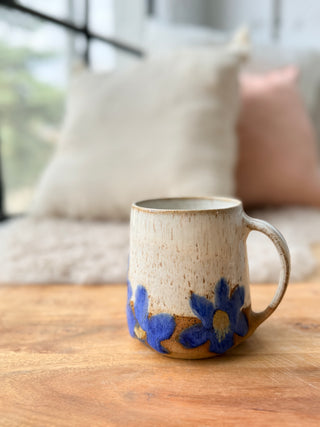 PRE-ORDER 18oz Blue Daisy mug